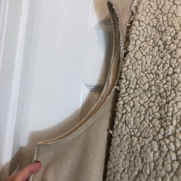 Concepts Sleeveless Sherpa with Suede Like Front and Ribbed Knit Back.  Size 3X - Picture 3 of 10